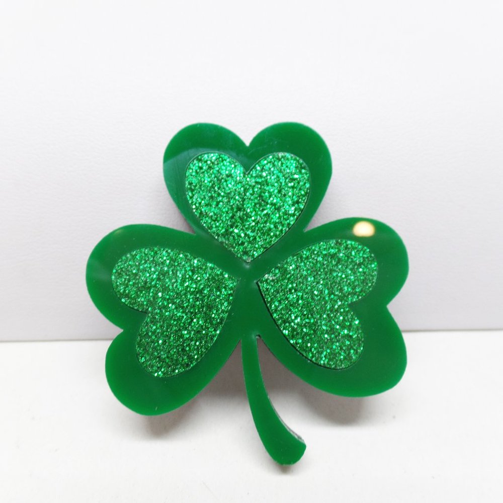 ADORABLE ACRYLIC LUCKY CLOVER BROOCH!